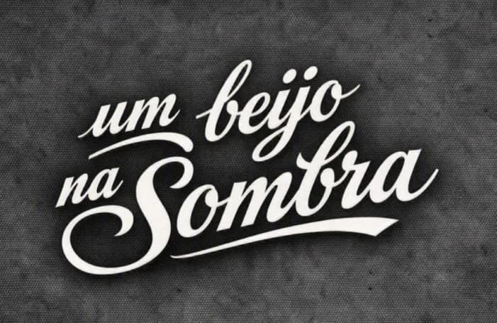 UM BEIJO NA SOMBRA